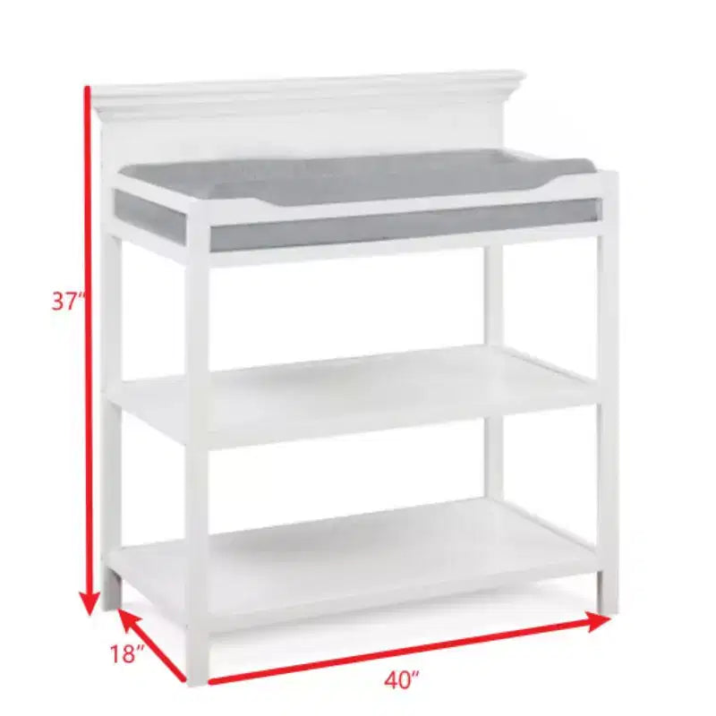 Table à langer universelle avec finition non toxique et étagères ouvertes, design de transition