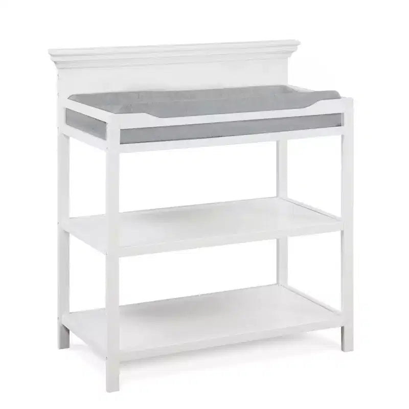Table à langer universelle avec finition non toxique et étagères ouvertes, design de transition