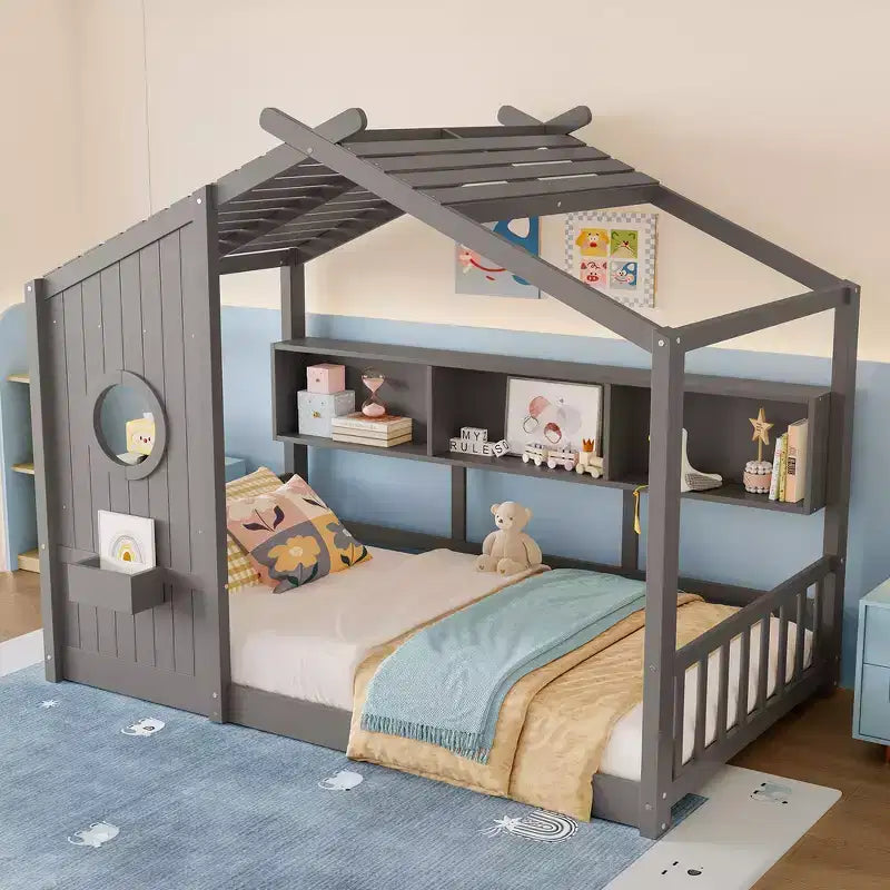 Lit cabane au sol simple, lit Montessori pour enfants avec étagère de rangement et toit