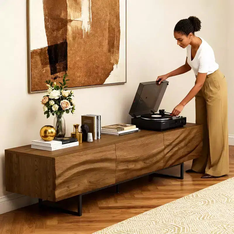 Meuble TV moderne de 82,83 pouces avec tiroirs en bois massif et aérations, console multimédia pour salon