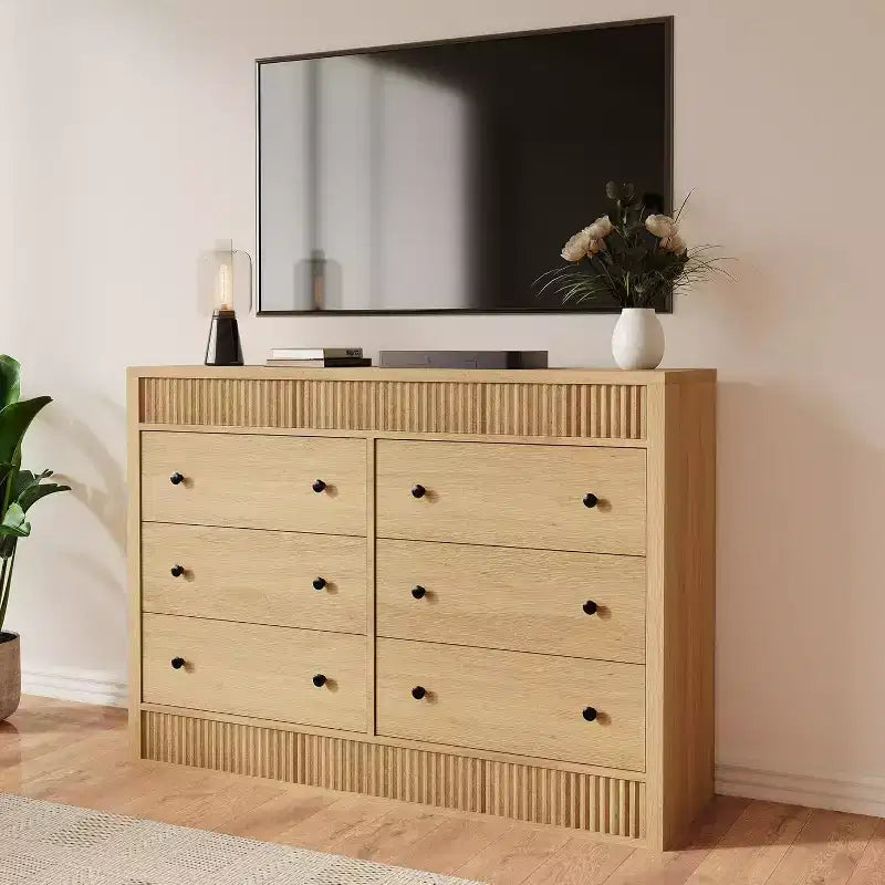 Commode 6 tiroirs avec panneaux cannelés, finition chêne – Rangement de chambre à coucher
