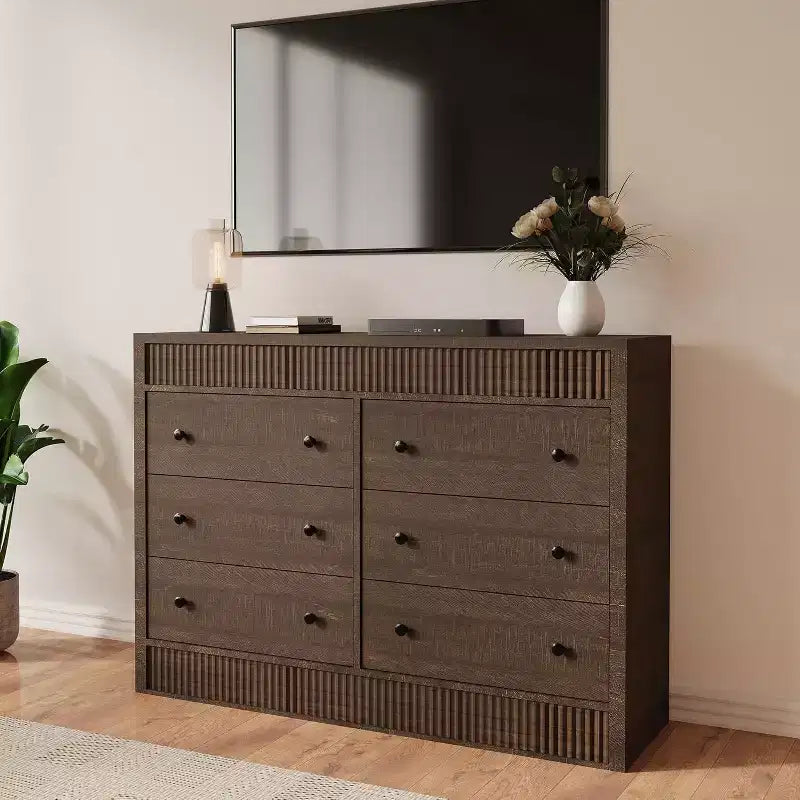 Commode 6 tiroirs avec panneaux cannelés, finition chêne – Rangement de chambre à coucher