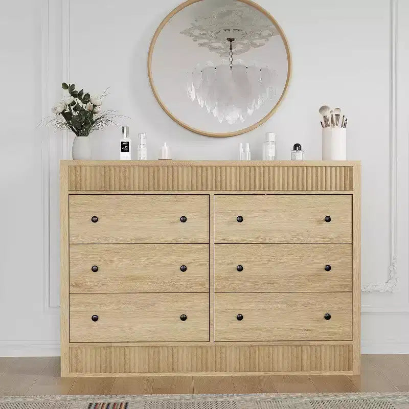 Commode 6 tiroirs avec panneaux cannelés, finition chêne – Rangement de chambre à coucher
