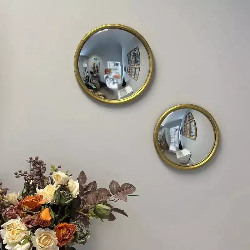 Miroir convexe doré avec cadre en métal, accent mural décoratif pour salon ou entrée, petite ou moyenne taille