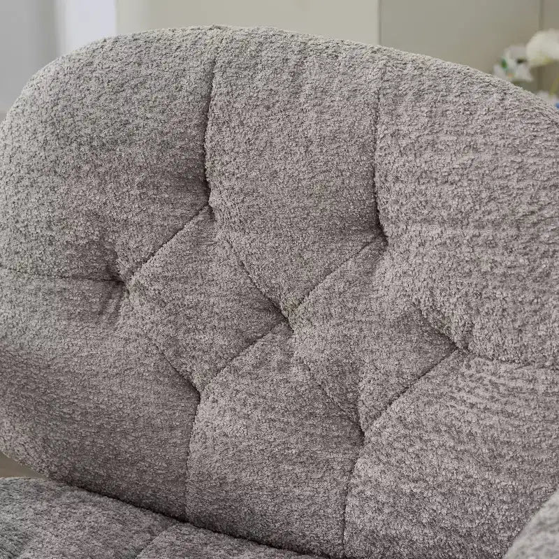 Chaise pivotante grise à pieds croisés avec accoudoirs relevables, siège large pour bureau et coiffeuse