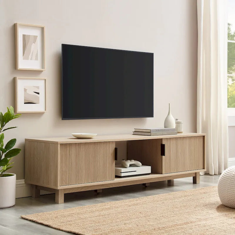 Meuble TV moderne Middlebrook Designs avec portes cannelées