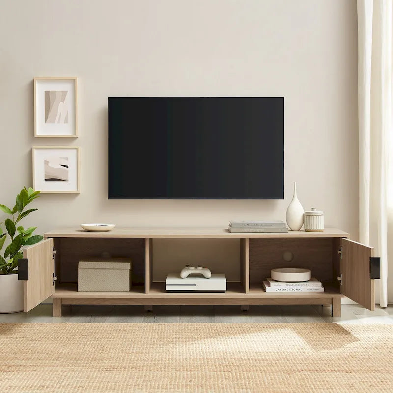 Meuble TV moderne Middlebrook Designs avec portes cannelées