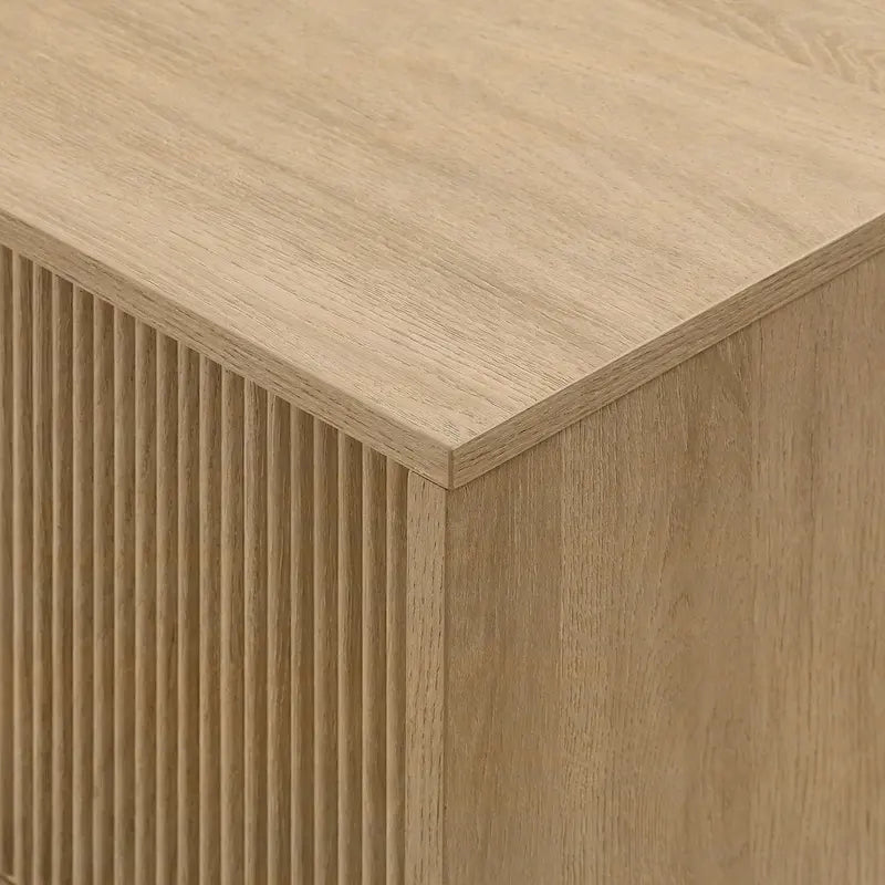 Meuble TV moderne Middlebrook Designs avec portes cannelées