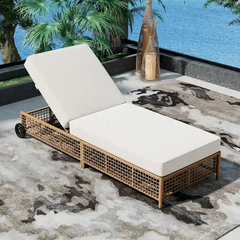 Chaise longue d'extérieur - Chaise longue de patio en rotin avec dossier inclinable sur 5 positions, coussin et roues