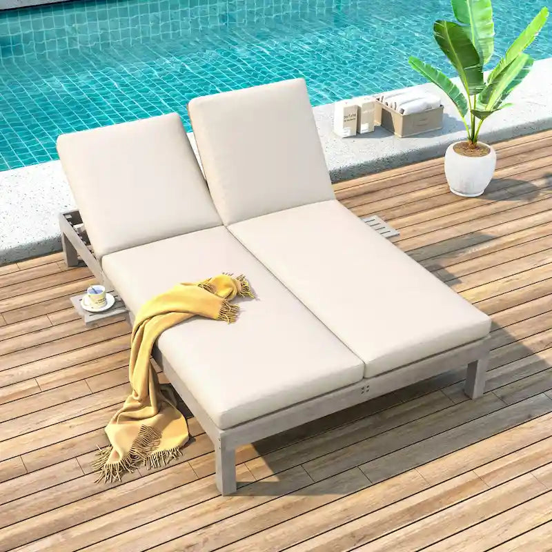 Chaise longue d'extérieur avec coussin et plateaux latéraux pliants