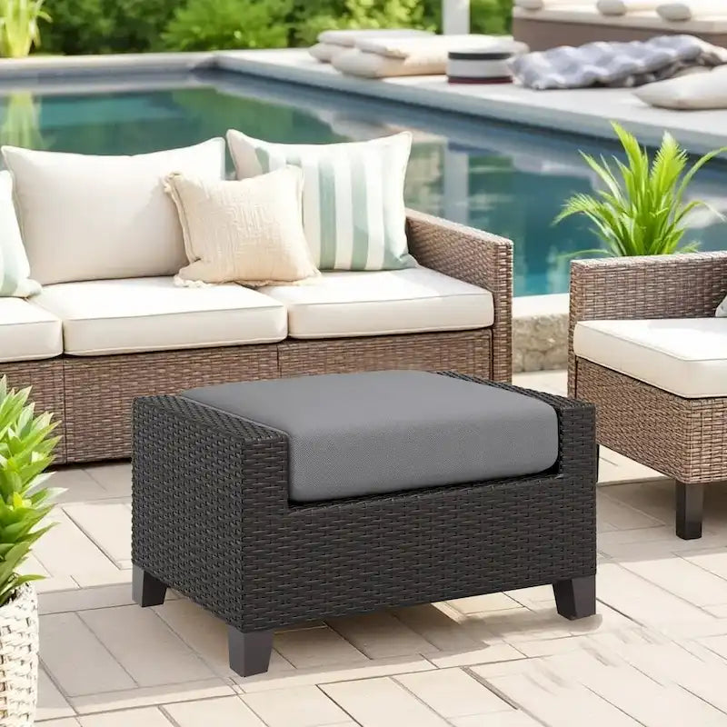 Lot de 2 poufs d'extérieur Kyl, 74 cm, dessus rembourré gris avec cadre tressé