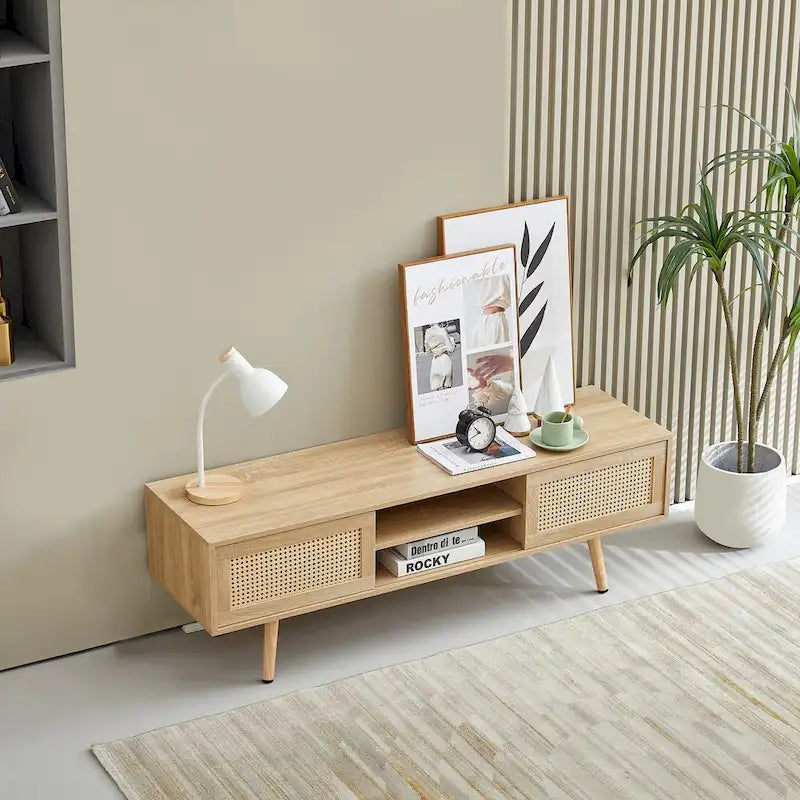 Meuble TV de 55,12 po avec portes coulissantes doubles, pieds en bois massif et étagère réglable pour salon