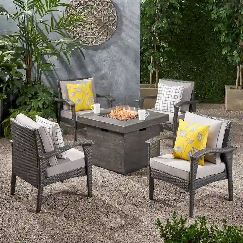 Ensemble de discussion de table de cheminée en osier d'extérieur Keana 5 pièces par Christopher Knight Home