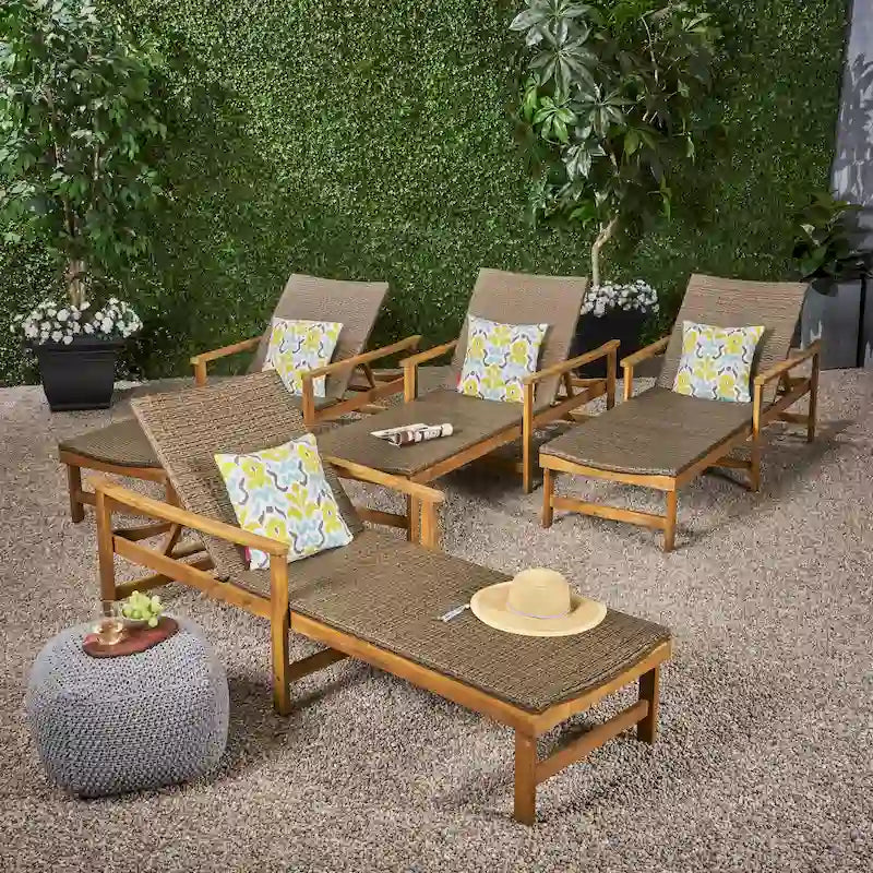 Chaise longue de jardin rustique en bois d'acacia Hampton avec assise en osier (lot de 4) par Christopher Knight Home