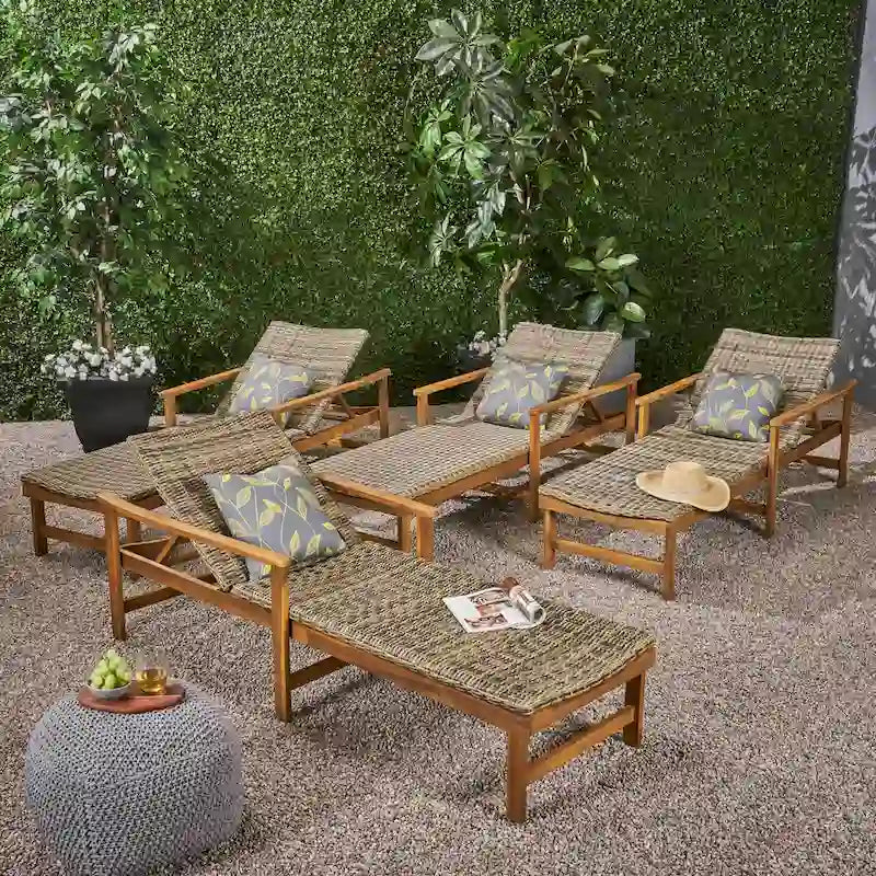 Chaise longue de jardin rustique en bois d'acacia Hampton avec assise en osier (lot de 4) par Christopher Knight Home