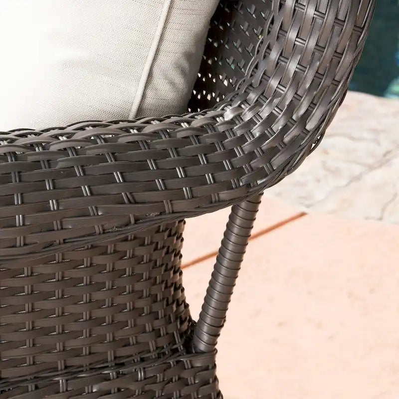 Fauteuil à bascule pivotant en osier d'extérieur Amaya avec coussin (lot de 4) par Christopher Knight Home