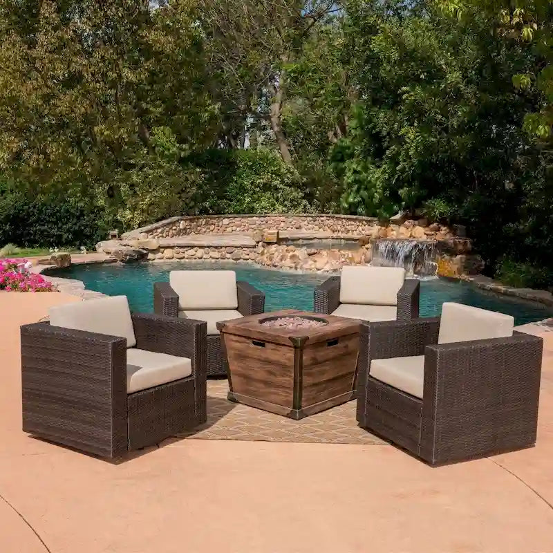 Ensemble de 5 pièces d'extérieur Maaroaro avec fauteuils pivotants en osier et foyer de Christopher Knight Home