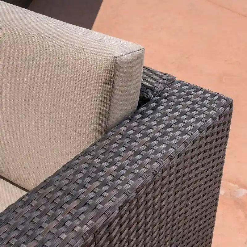 Ensemble de 5 pièces d'extérieur Maaroaro avec fauteuils pivotants en osier et foyer de Christopher Knight Home