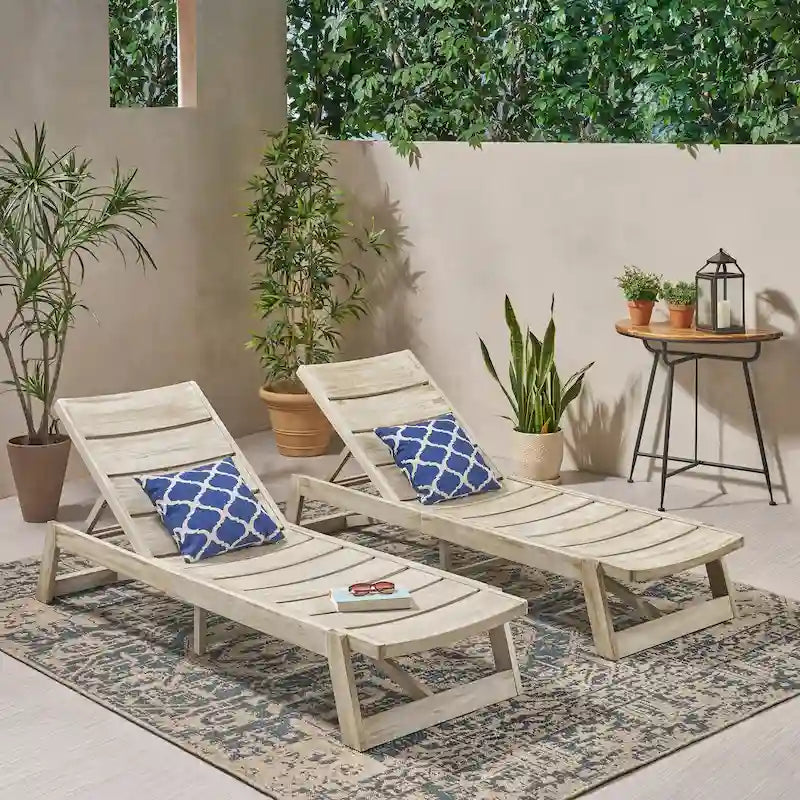 Chaises longues d'extérieur en bois Maki (lot de 2) par Christopher Knight Home