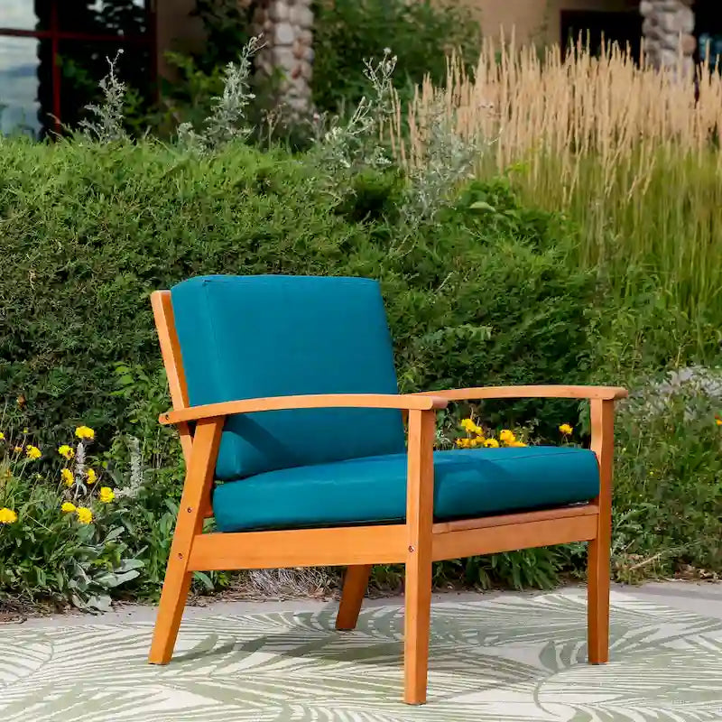 Chaise d'extérieur Longs Peak en eucalyptus de DTY Outdoor Living avec coussin épais