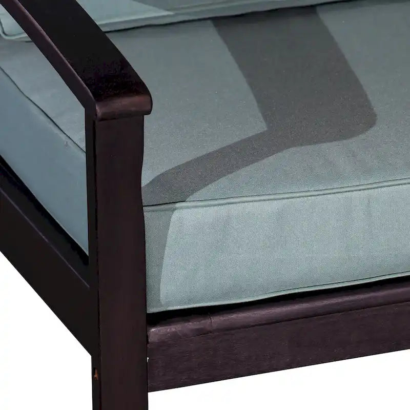 Chaise d'extérieur Longs Peak en eucalyptus de DTY Outdoor Living avec coussin épais