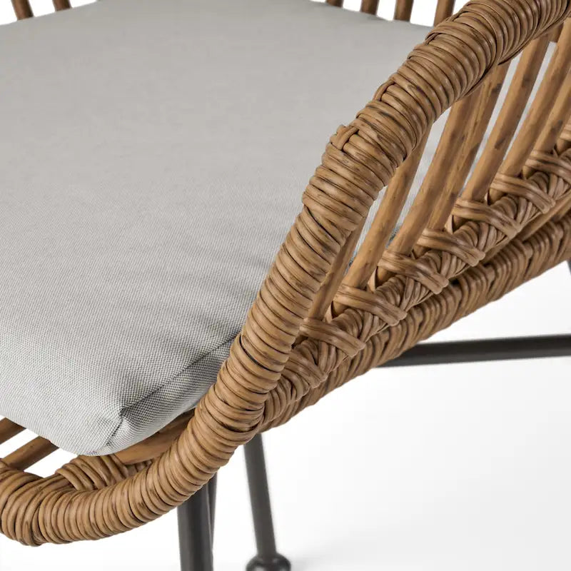 Ensemble de conversation d'extérieur Lehrman deux places en similicuir tressé avec table en verre trempé par Christopher Knight Home