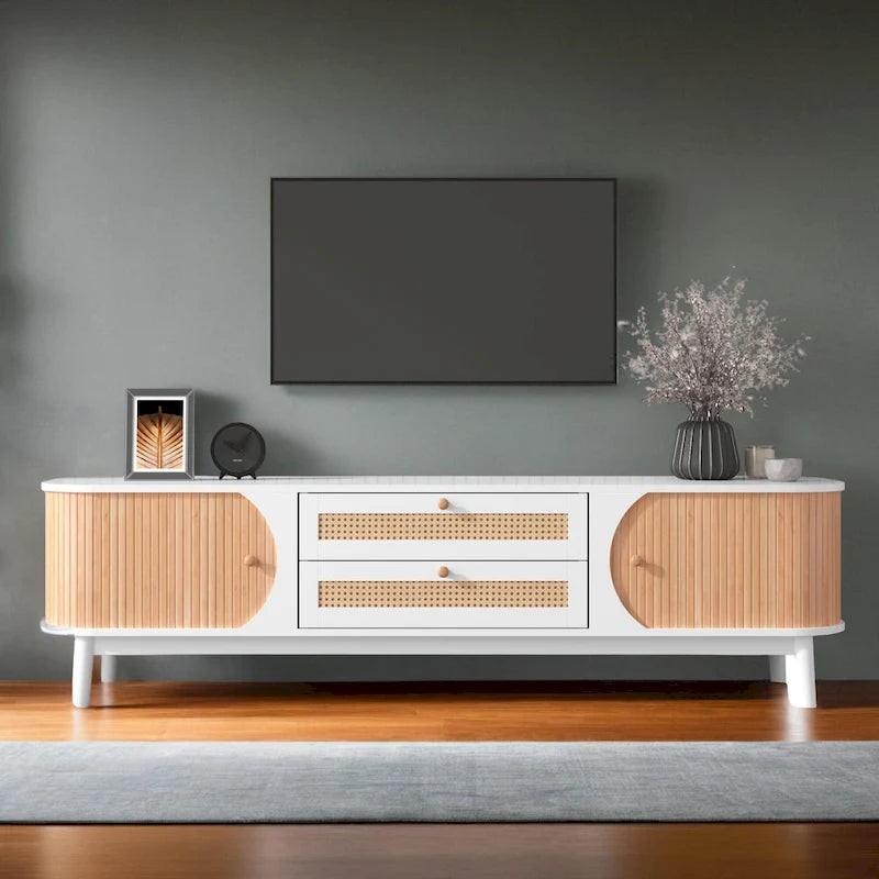 Meuble TV en rotin pour téléviseurs jusqu'à 75 pouces, console média de style ferme moderne, meuble de divertissement avec pieds en bois massif