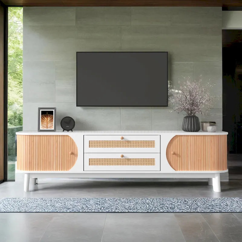 Meuble TV en rotin pour téléviseurs jusqu'à 75 pouces, console média de style ferme moderne, meuble de divertissement avec pieds en bois massif