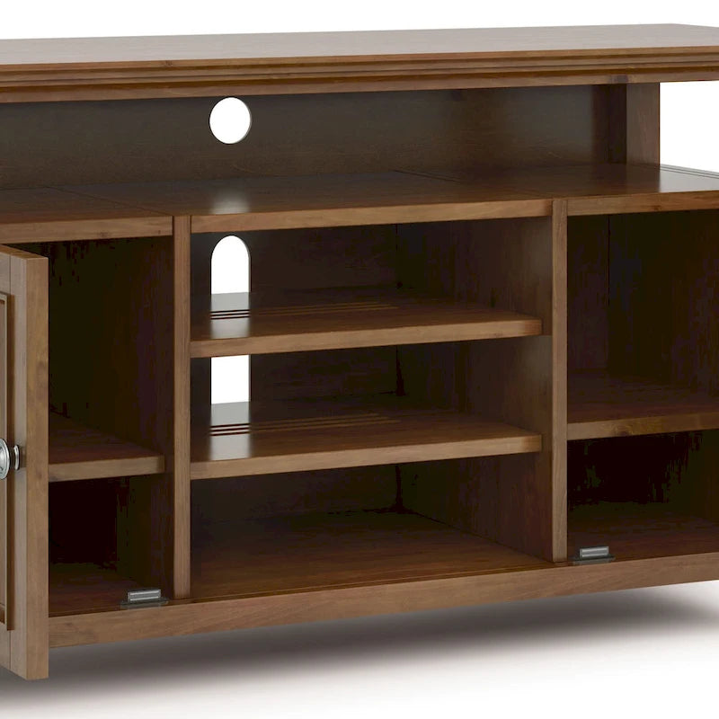 Meuble TV de style transitionnel en bois massif de 54 po de large WYNDENHALL Halifax - 54 L x 18,9 P x 31,9 H