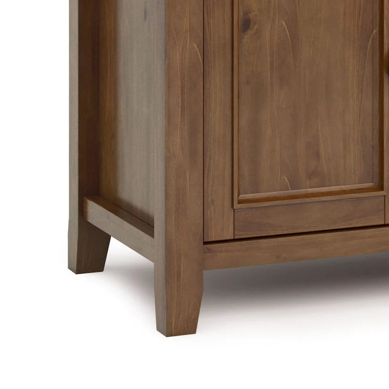 Meuble TV de style transitionnel en bois massif de 54 po de large WYNDENHALL Halifax - 54 L x 18,9 P x 31,9 H