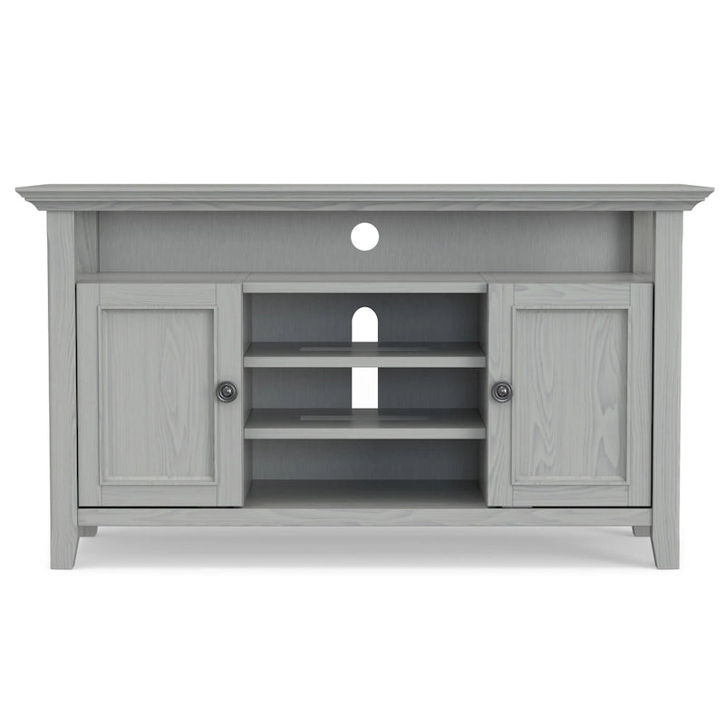 Meuble TV de style transitionnel en bois massif de 54 po de large WYNDENHALL Halifax - 54 L x 18,9 P x 31,9 H
