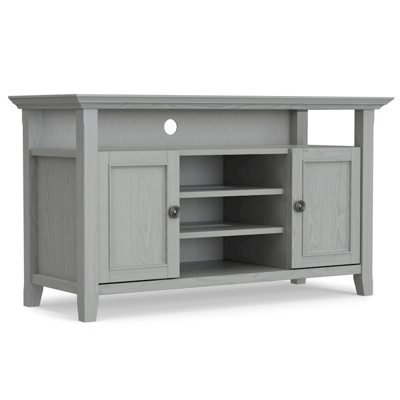 Meuble TV de style transitionnel en bois massif de 54 po de large WYNDENHALL Halifax - 54 L x 18,9 P x 31,9 H