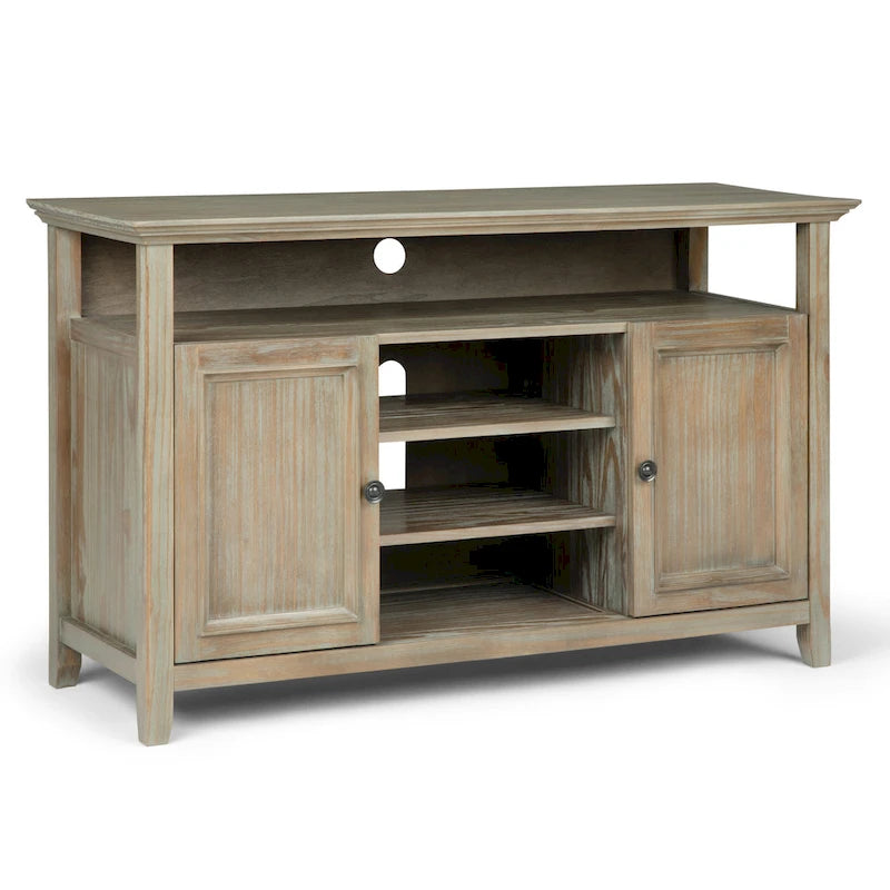 Meuble TV de style transitionnel en bois massif de 54 po de large WYNDENHALL Halifax - 54 L x 18,9 P x 31,9 H