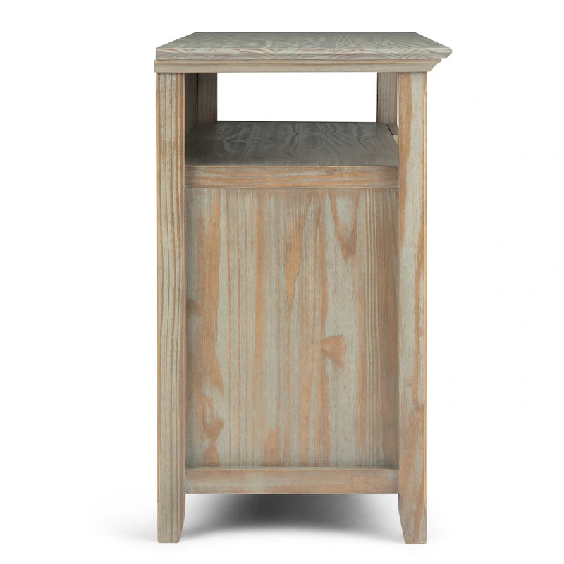 Meuble TV de style transitionnel en bois massif de 54 po de large WYNDENHALL Halifax - 54 L x 18,9 P x 31,9 H