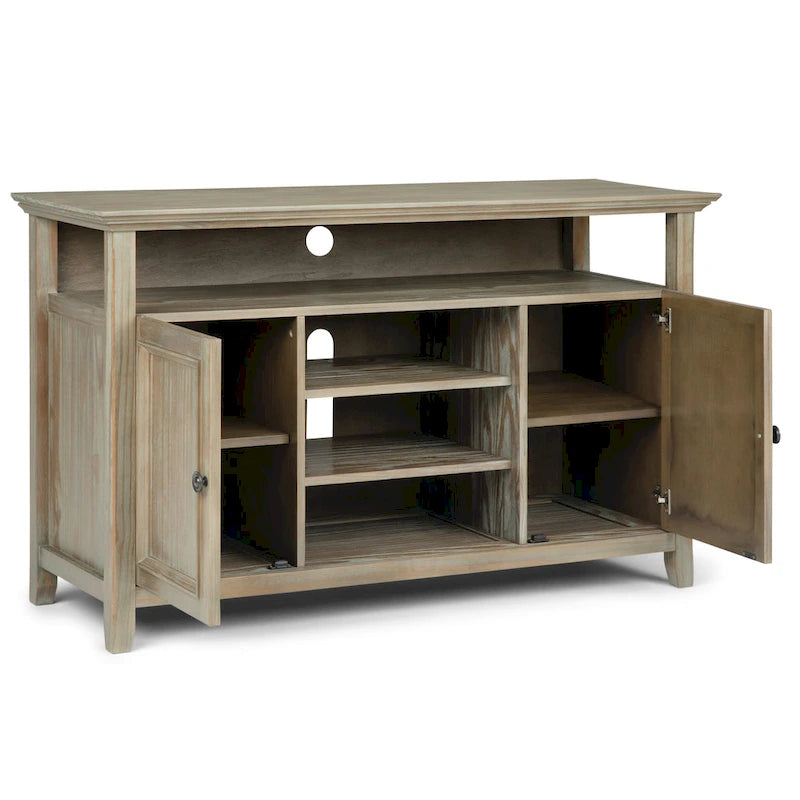 Meuble TV de style transitionnel en bois massif de 54 po de large WYNDENHALL Halifax - 54 L x 18,9 P x 31,9 H