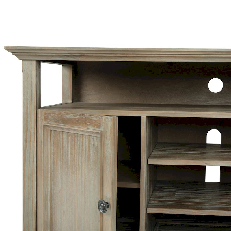 Meuble TV de style transitionnel en bois massif de 54 po de large WYNDENHALL Halifax - 54 L x 18,9 P x 31,9 H
