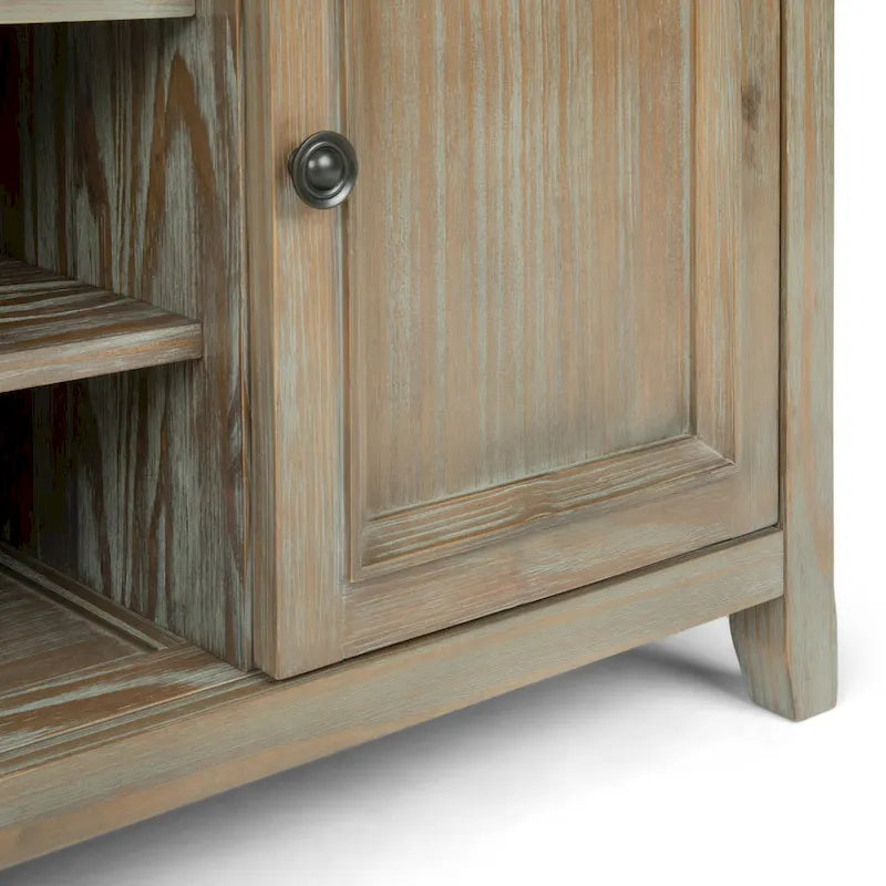 Meuble TV de style transitionnel en bois massif de 54 po de large WYNDENHALL Halifax - 54 L x 18,9 P x 31,9 H