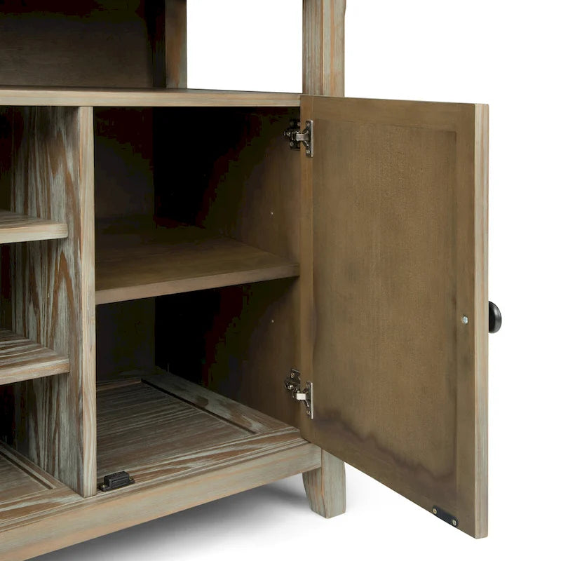 Meuble TV de style transitionnel en bois massif de 54 po de large WYNDENHALL Halifax - 54 L x 18,9 P x 31,9 H