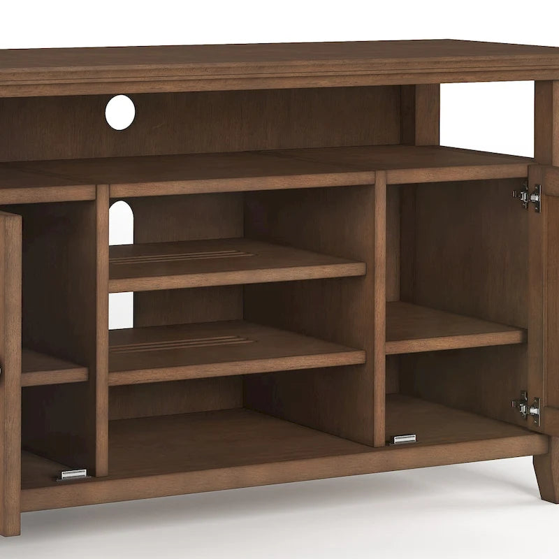 Meuble TV de style transitionnel en bois massif de 54 po de large WYNDENHALL Halifax - 54 L x 18,9 P x 31,9 H