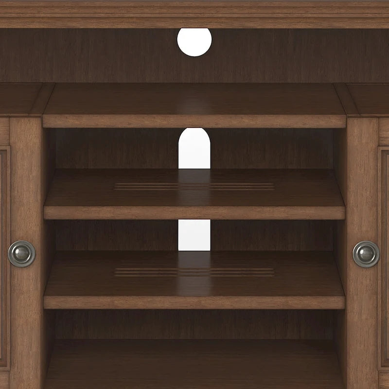 Meuble TV de style transitionnel en bois massif de 54 po de large WYNDENHALL Halifax - 54 L x 18,9 P x 31,9 H