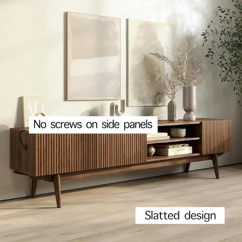 Meuble TV Living Skog Kelly pour téléviseurs jusqu'à 65 po avec pieds en bois au design scandinave moderne du milieu du siècle