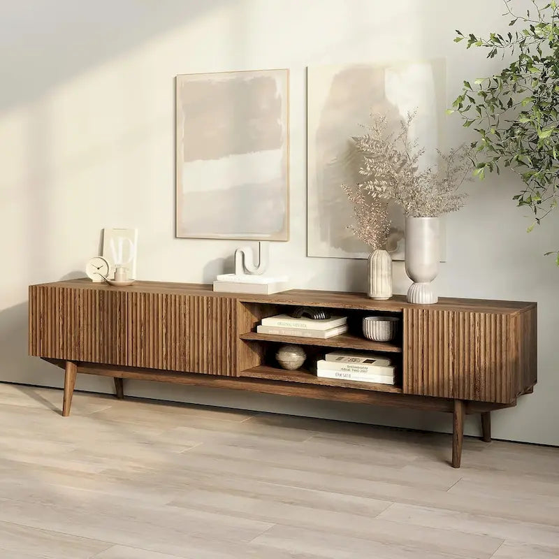 Meuble TV Living Skog Kelly pour téléviseurs jusqu'à 65 po avec pieds en bois au design scandinave moderne du milieu du siècle