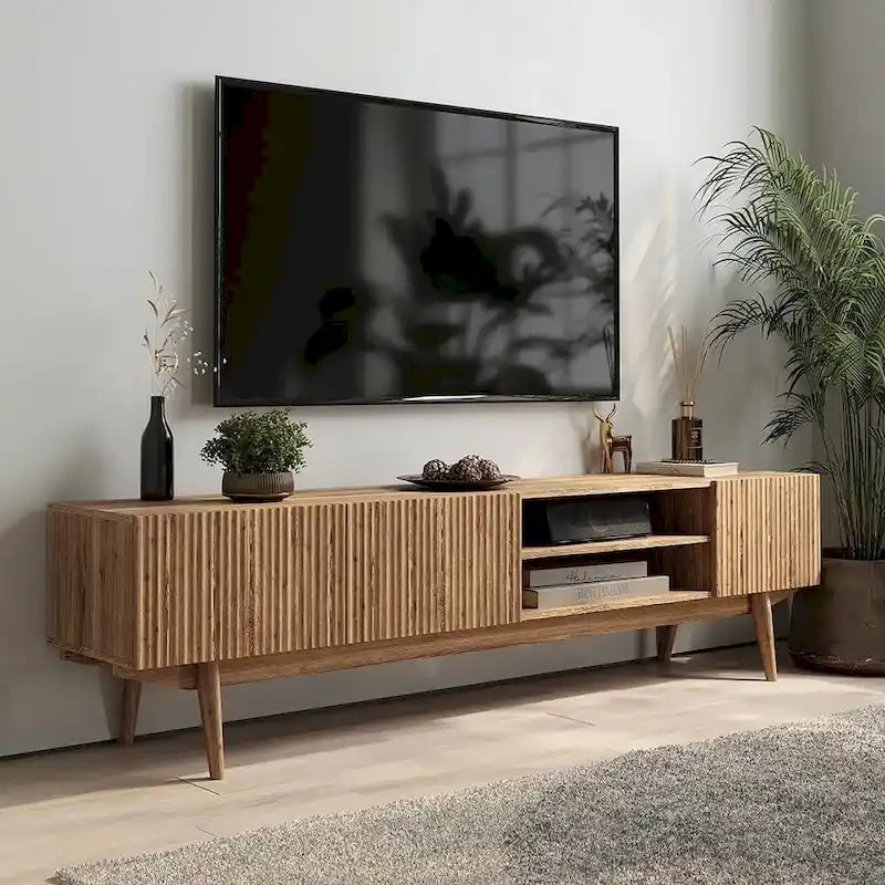 Meuble TV Living Skog Kelly pour téléviseurs jusqu'à 65 po avec pieds en bois au design scandinave moderne du milieu du siècle