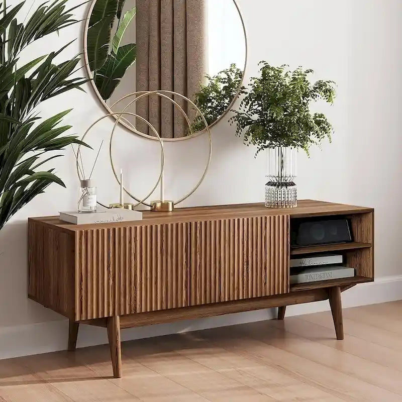 Meuble TV Living Skog Kelly pour téléviseurs jusqu'à 65 po avec pieds en bois au design scandinave moderne du milieu du siècle