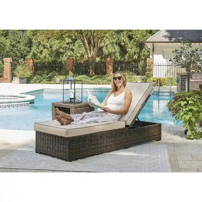 Signature Design by Ashley Coastline Bay Brown, chaise longue d'extérieur avec coussin - 28,13 L x 76,88 P x 17,25 H