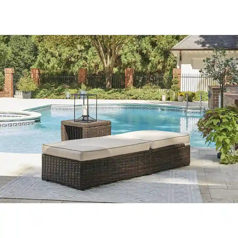 Signature Design by Ashley Coastline Bay Brown, chaise longue d'extérieur avec coussin - 28,13 L x 76,88 P x 17,25 H