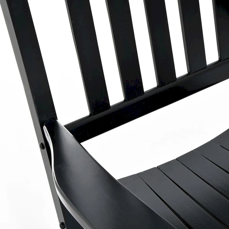 Chaise berçante d'extérieur en bois avec accoudoirs lisses et dossier haut