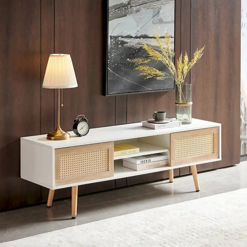 55.12 Meuble TV en rotin, doubles portes coulissantes pour rangement, étagère réglable, pieds en bois massif, console TV