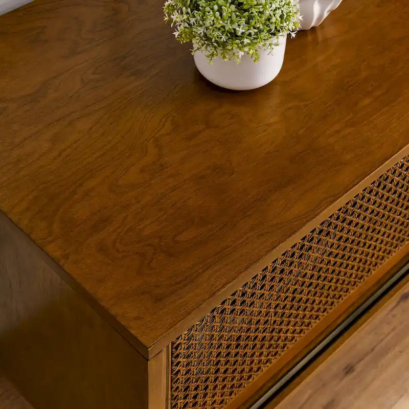 Meuble TV en rotin de 150 cm pour téléviseur de 65 pouces, meuble de divertissement, console multimédia, pieds en bois massif et portes d'armoire en rotin - Bois clair